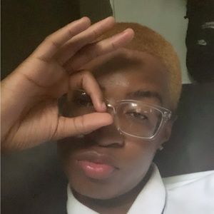 Meet your Posher, Deandre